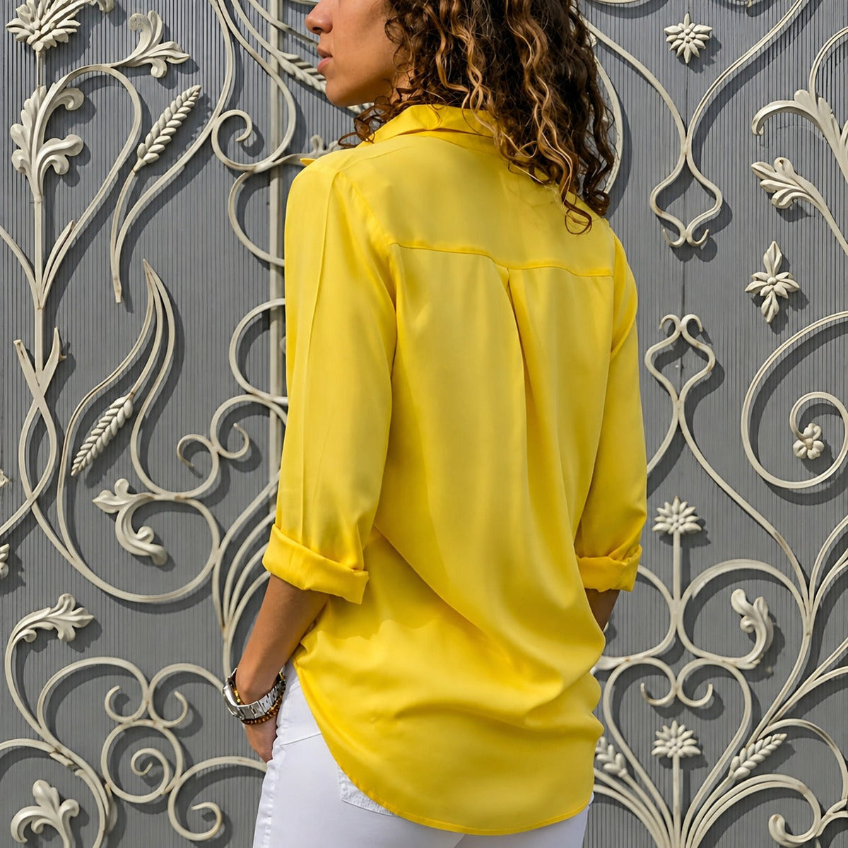Aiah - Luftige Bluse mit V-Ausschnitt