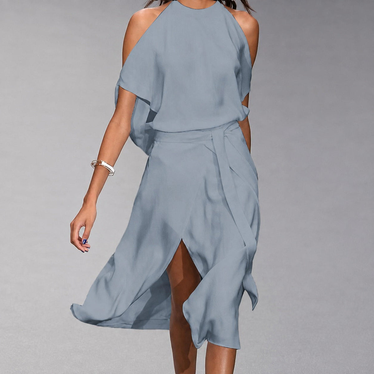 Madonnah - Ein leichtes Kleid mit eleganten Schulterausschnitten