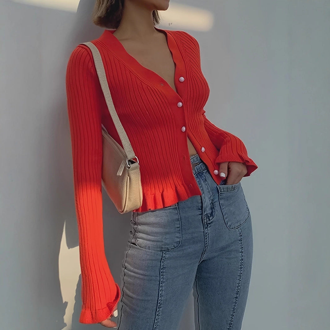 Damen Cardigan mit Knopfleiste und V-Ausschnitt - Figurbetont mit Rüschensaum