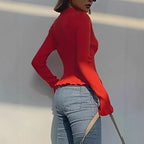 Damen Cardigan mit Knopfleiste und V-Ausschnitt - Figurbetont mit Rüschensaum
