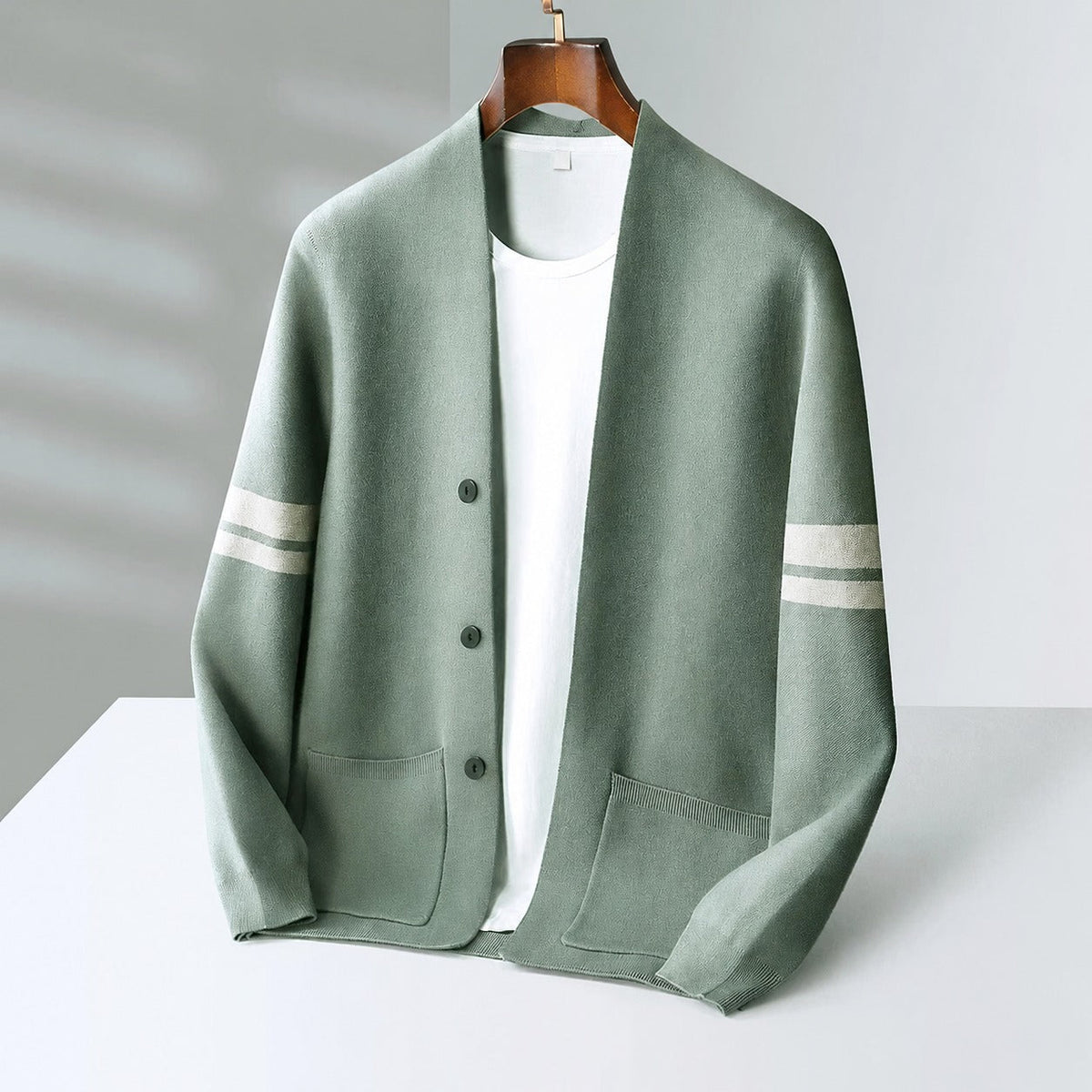 Herren Cardigan mit Knopfleiste - Kontrastdetails, lockere Passform