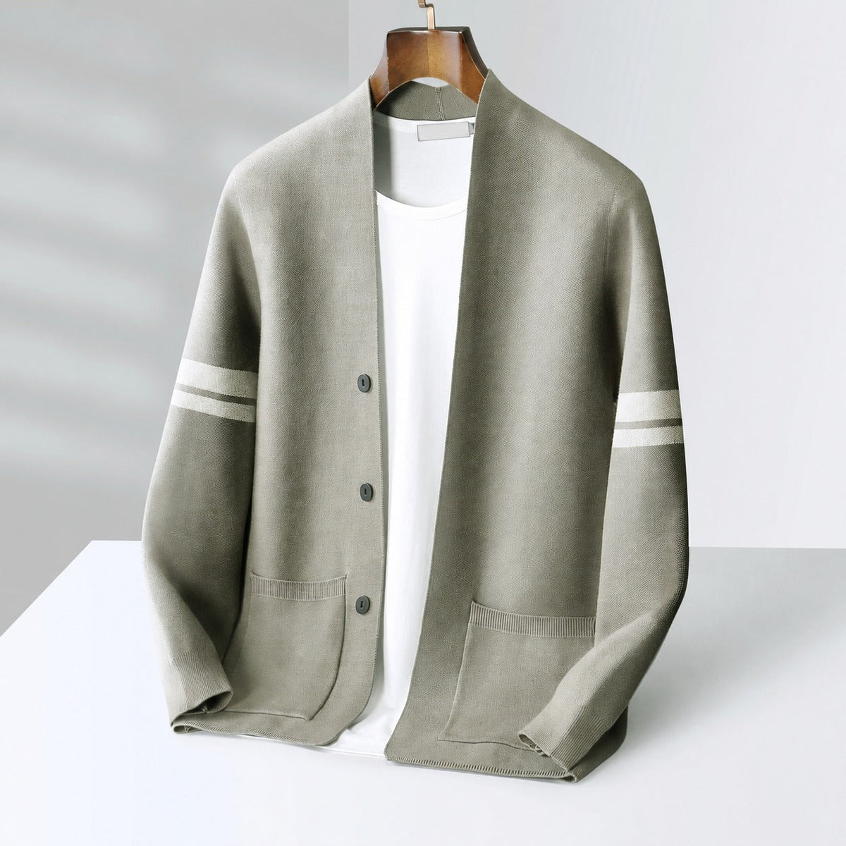 Herren Cardigan mit Knopfleiste - Kontrastdetails, lockere Passform