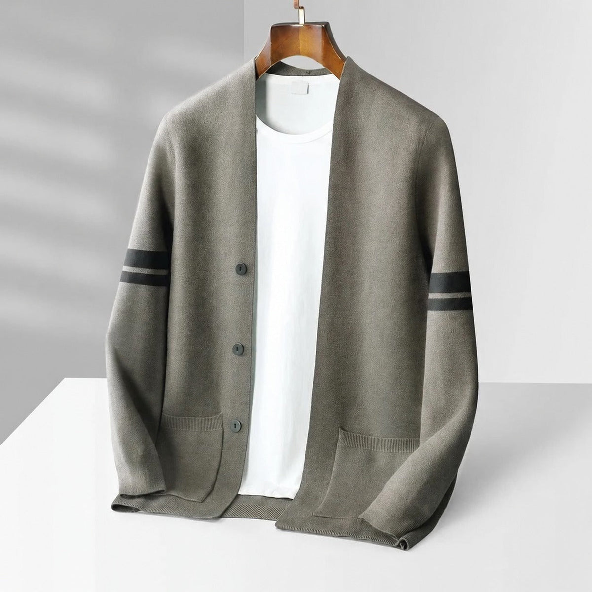 Herren Cardigan mit Knopfleiste - Kontrastdetails, lockere Passform
