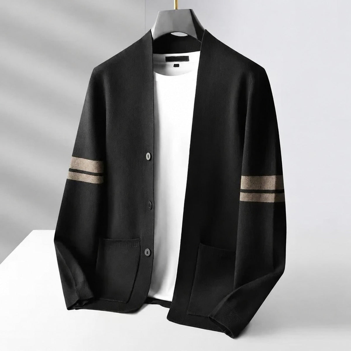 Herren Cardigan mit Knopfleiste - Kontrastdetails, lockere Passform