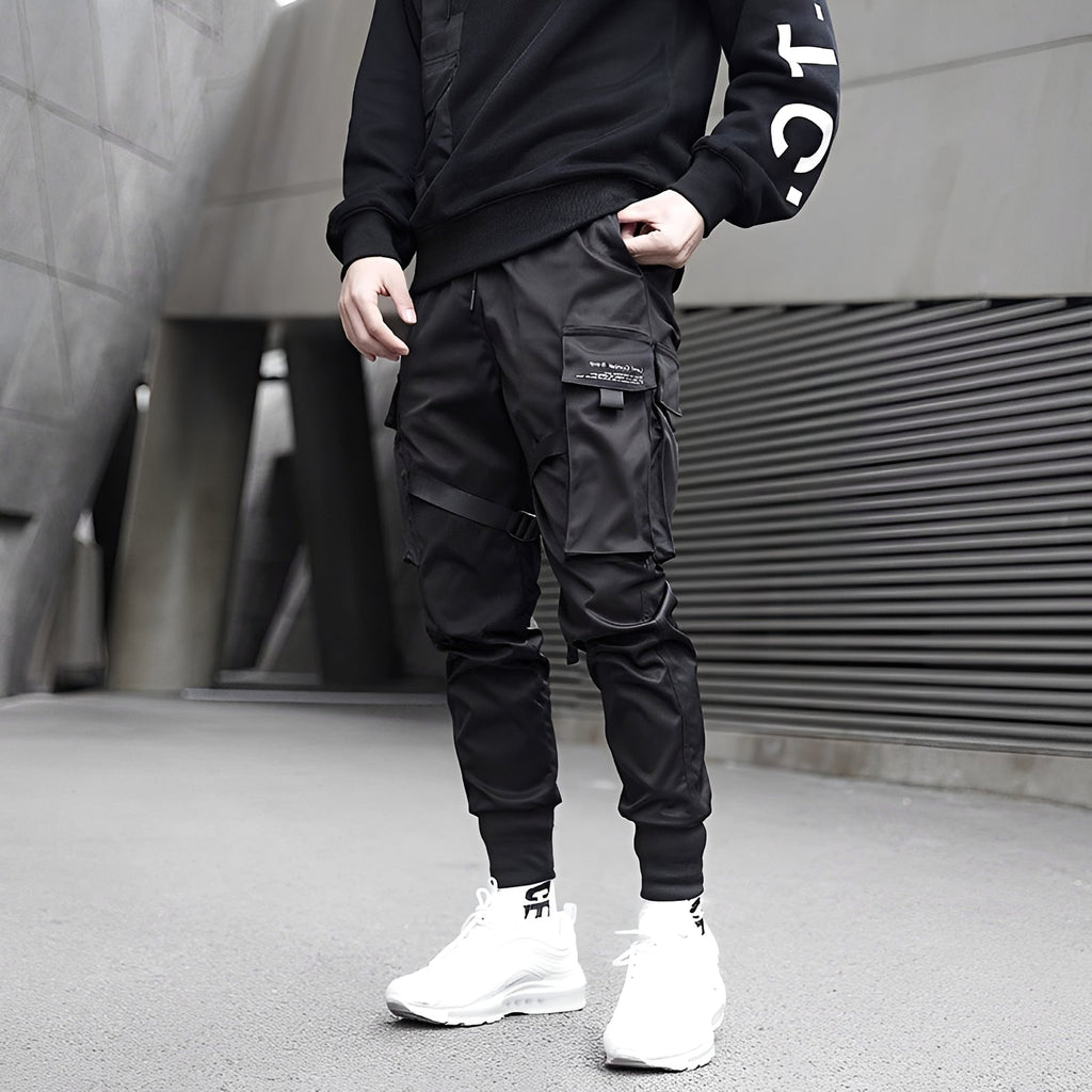 Herren Tapered Cargo-Hosen mit verstellbaren Trägern und mehreren Taschen