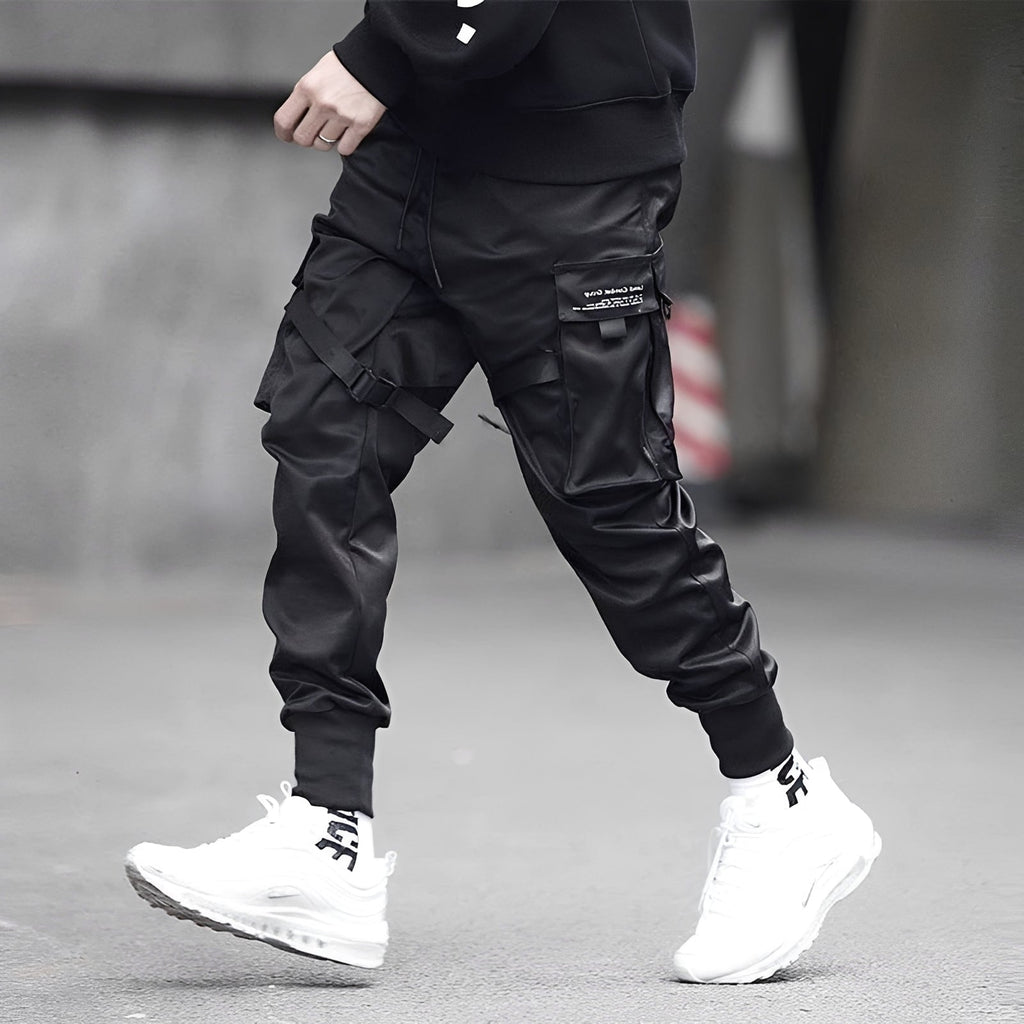 Herren Tapered Cargo-Hosen mit verstellbaren Trägern und mehreren Taschen