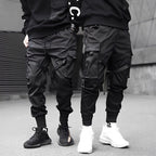 Herren Tapered Cargo-Hosen mit verstellbaren Trägern und mehreren Taschen