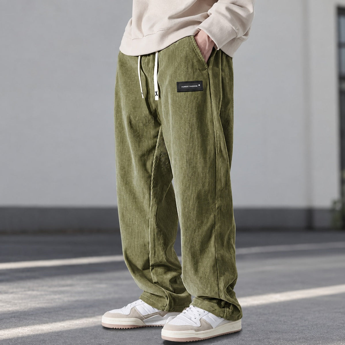 Herren Hose mit entspannter Passform, Kordelzug und Seitentaschen