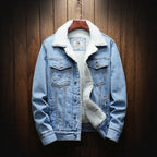 Herrenjacke mit klassischem Schnitt, Knöpfen und Brusttaschen