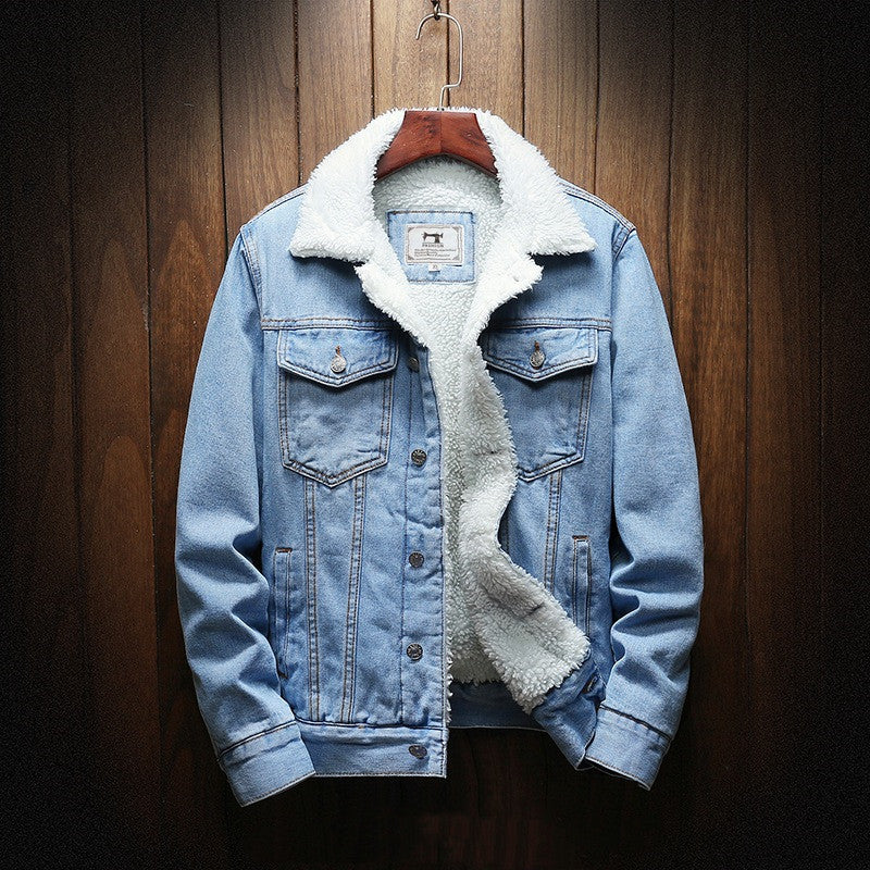 Herrenjacke mit klassischem Schnitt, Knöpfen und Brusttaschen