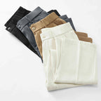Herren-Hose mit lockerem Sitz, seitlichen Taschen und weitem Bein