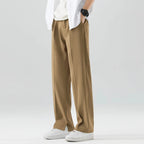 Herren-Hose mit lockerem Sitz, seitlichen Taschen und weitem Bein
