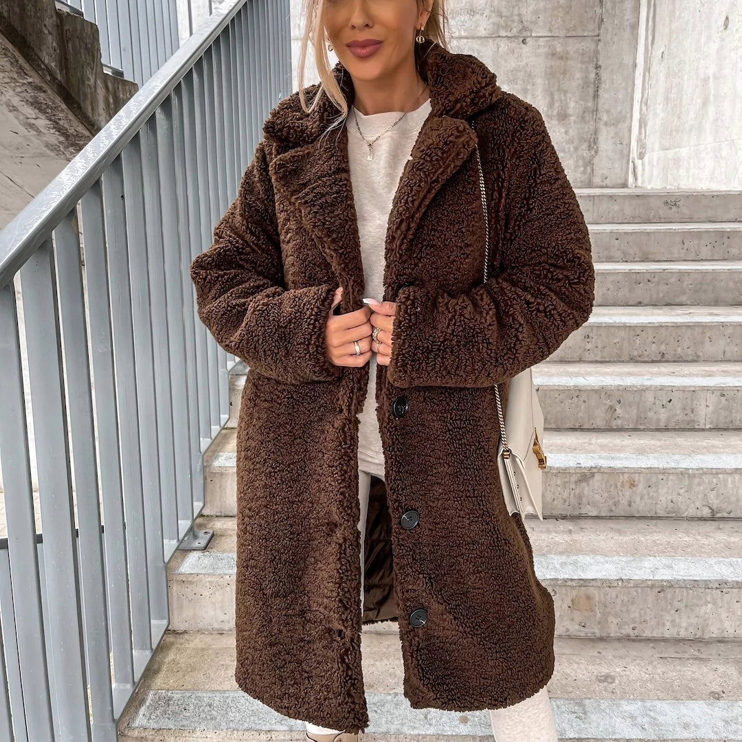 Langer Damenmantel aus Lammfellimitat, Oversize-Schnitt – Knopfverschluss, Kragen, lässiger Schnitt