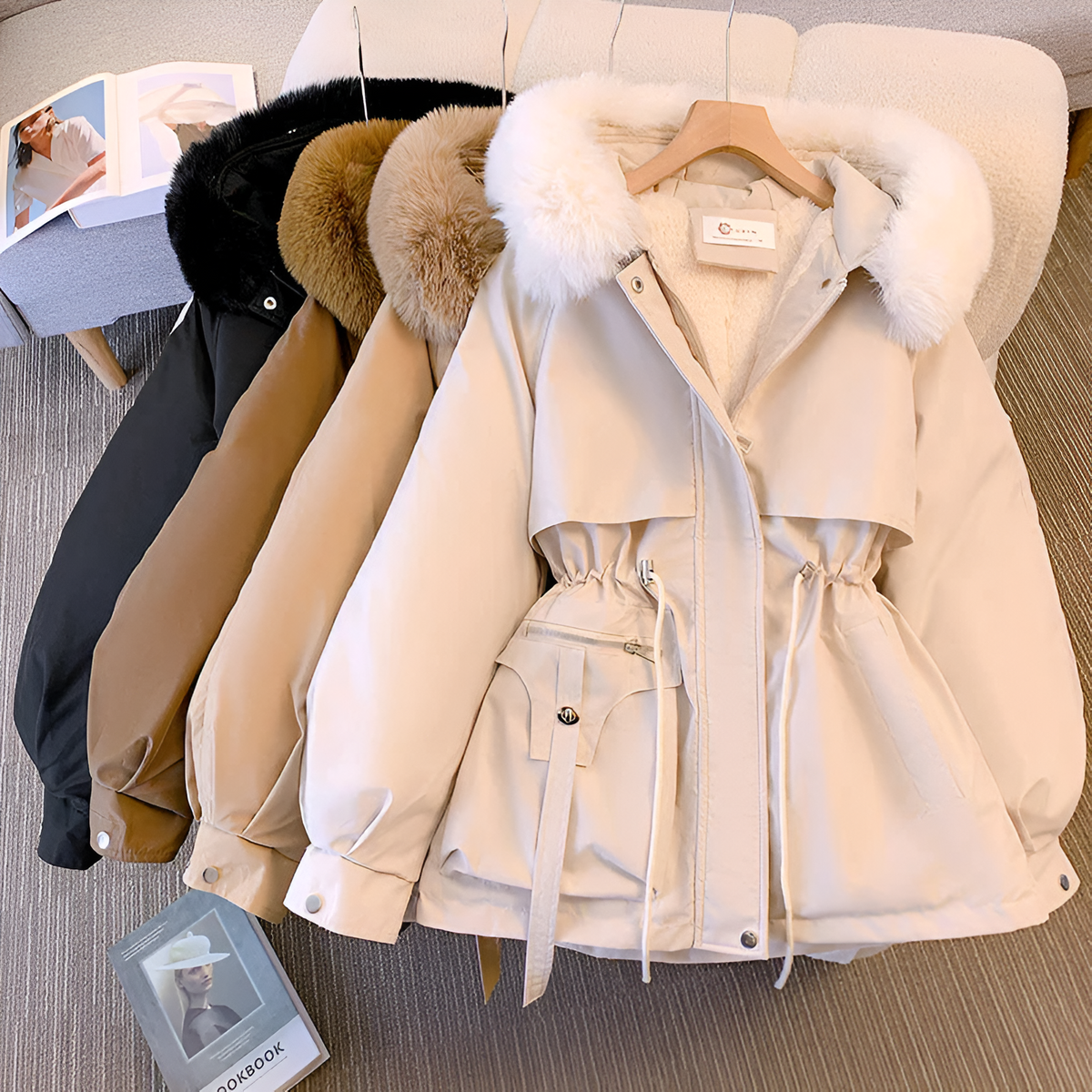 Damen-Winterjacke mit Kapuze, tailliertem Schnitt, Reißverschlusstaschen und eleganter Silhouette