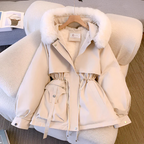 Damen-Winterjacke mit Kapuze, tailliertem Schnitt, Reißverschlusstaschen und eleganter Silhouette